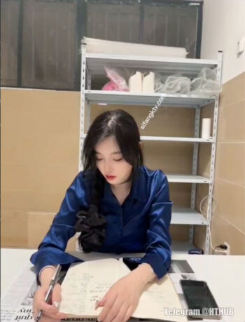 Clip hot chịch em thư ký sau giờ làm