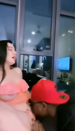 Live clip vợ chồng idol Hà My và người bạn châu phi